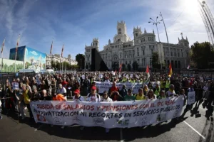 Miles de personas marcharon en España e Italia bajo fuertes operativos policiales