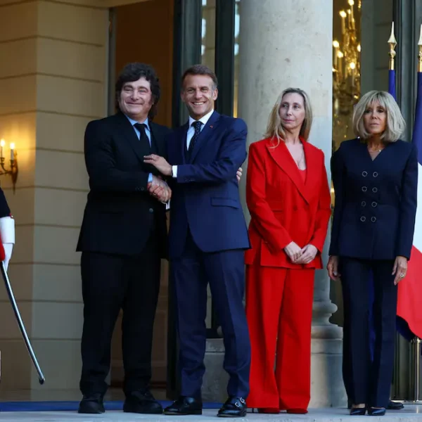 Milei y Macron hablaron de inversiones, ajuste fiscal y energía en el Palacio Elíseo